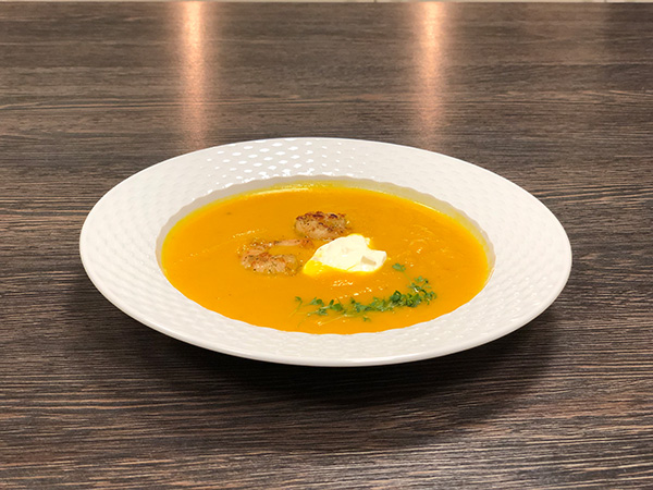 Möhren-Pastinake-Süppchen mit Ingwer